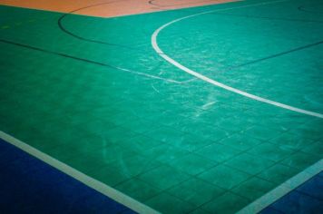 PREFEITURA DE ANDRADAS INVESTE NA SUBSTITUIÇÃO DO PISO DO GINÁSIO POLIESPORTIVO “RISOLETA NEVES”