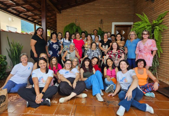 PROFISSIONAIS DE SAÚDE DO ESF MANTIQUEIRA PARTICIPAM DE AMIGO SECRETO COM GRUPO DA TERCEIRA IDADE