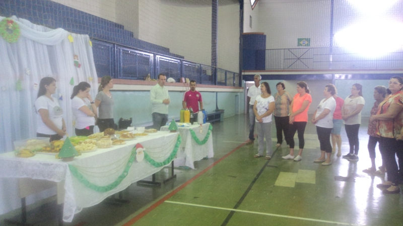 Alunos dos Projetos Pró-Vida e Viver em Movimento participam de confraternização